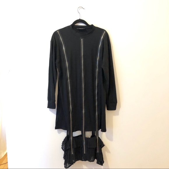 Zipper dress with pleats and cut outs - Picture 4 of 6